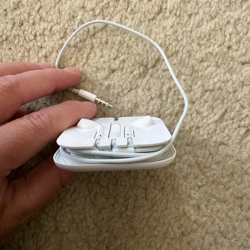 Apple White EarPods with 3.5mm headphone plug, brand new